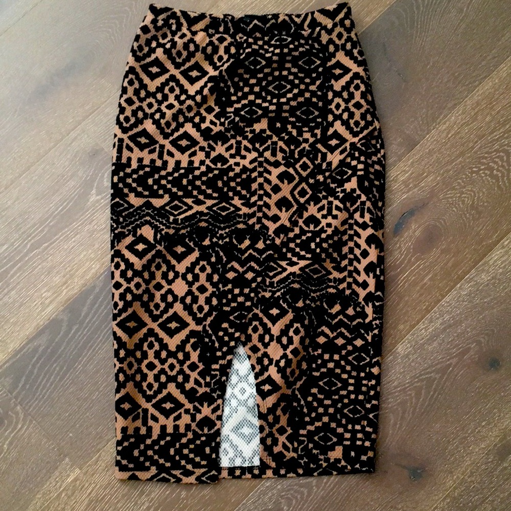 EUC BOBEAU fitted stretchy pencil skirt with flirty criss cross front slit. XS